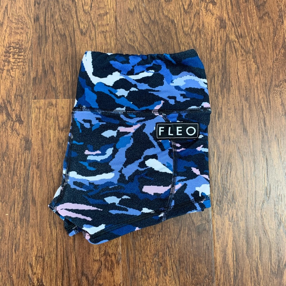 Women’s Fleo Shorts Size Small